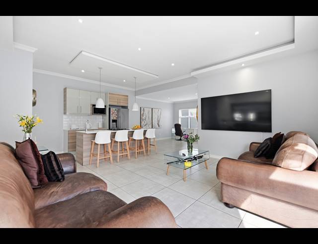 3 BEDROOM FREESTANDING FOR SALE IN SANDOWN